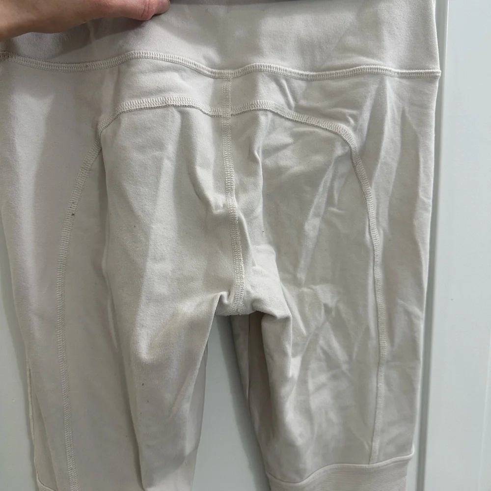 ALO Yoga Cream Avenue high waist Leggings in Bone size small GUC